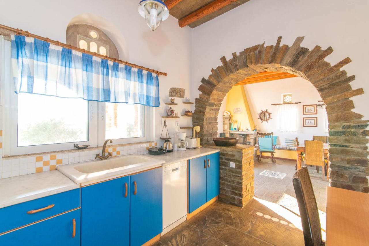 Traditional House By The Sea Istérnia Esterno foto